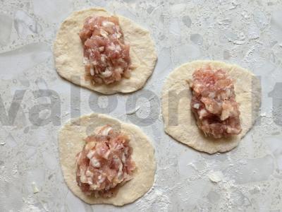 Pianse su vištienos faršu Žingsnis 6