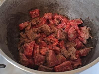 Sultingas jautienos guliašas Žingsnis 4