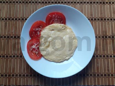 Omletas su sausais pienu ir sūriu pagrindine nuotrauka