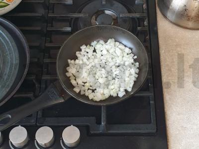 Jautienos kotletai su avižiniais dribsniais ir bulvėmis Žingsnis 1