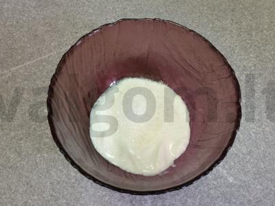 Varškės desertas su gervuogėmis ir vafliniais trupiniais Žingsnis 2