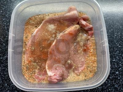 Kiauliena raugintame aluje, kepta orkaitėje Žingsnis 2