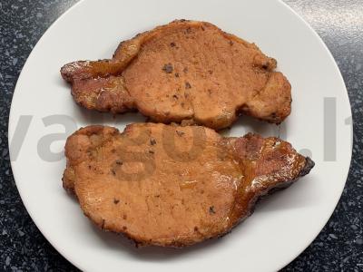 Kiauliena raugintame aluje, kepta orkaitėje pagrindine nuotrauka