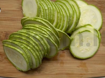 Marinuoti cukinijos maišelyje Žingsnis 1