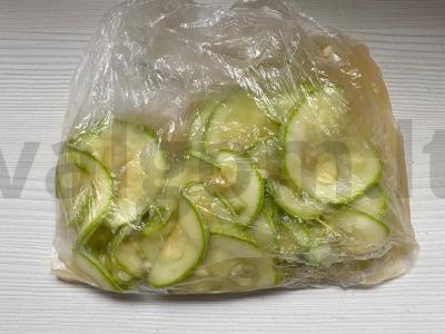 Marinuoti cukinijos maišelyje Žingsnis 5