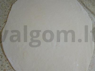 Namų pica su paruoštu tešla ir mocarela Žingsnis 1