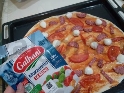 Namų pica su paruoštu tešla ir mocarela Žingsnis 4