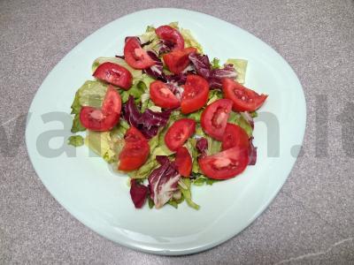 Salotos su daržovėmis, vištiena, kiaušiniu ir slyva Žingsnis 2