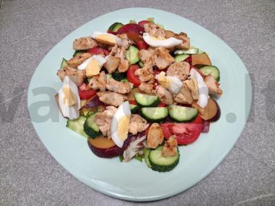 Salotos su daržovėmis, vištiena, kiaušiniu ir slyva Žingsnis 7