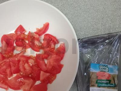 Salotas su keptomis baklažanais, daržovėmis ir sūriu Žingsnis 1