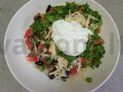 Salotas su keptomis baklažanais, daržovėmis ir sūriu Žingsnis 8