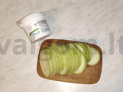 Patiekalas iš cukinijų „Saulės ratas“ Žingsnis 1