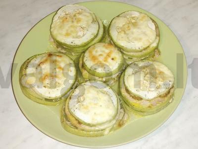 Patiekalas iš cukinijų „Saulės ratas“ pagrindine nuotrauka