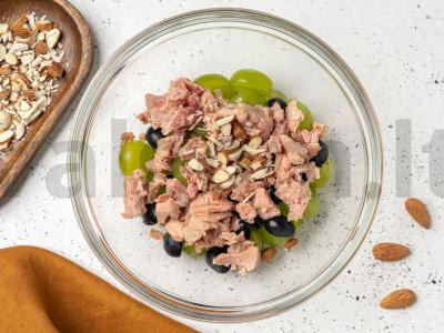 Salotos su tunu ir vynuogėmis Žingsnis 3