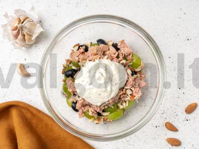 Salotos su tunu ir vynuogėmis Žingsnis 7