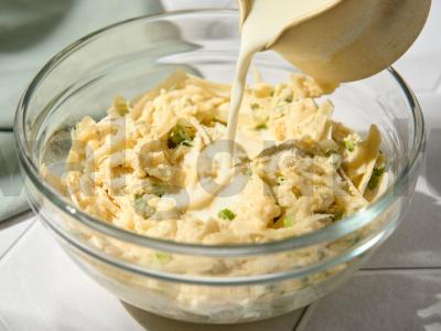 Sūrio bandelės su parmezanu ir svogūnais Žingsnis 3