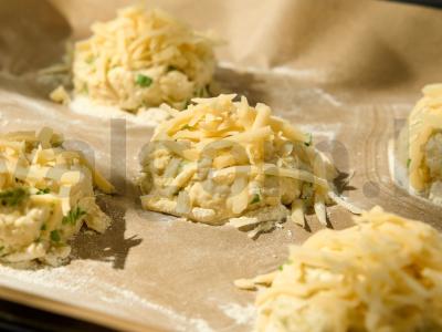 Sūrio bandelės su parmezanu ir svogūnais Žingsnis 5