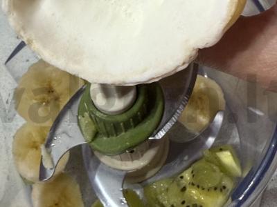 Kokteilis „Vakaras“ su kiviu ir bananais Žingsnis 3