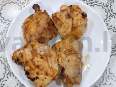 Skani vištiena su prieskoniais iš orkaitės pagrindine nuotrauka