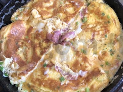 Omletas su grietinėle ir rūkytos dešros Žingsnis 9