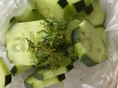 Sukrėsti agurkai su česnaku Žingsnis 2