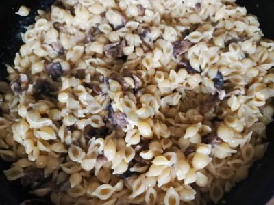 Makaronai su pievagrybiais ir sūriu Žingsnis 5