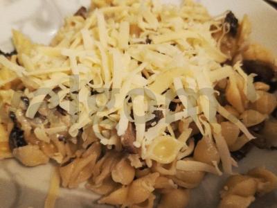 Makaronai su pievagrybiais ir sūriu pagrindine nuotrauka