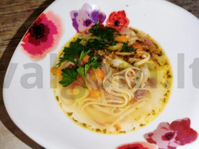 Sriuba su konservu ir kiaušinių makaronais Žingsnis 7