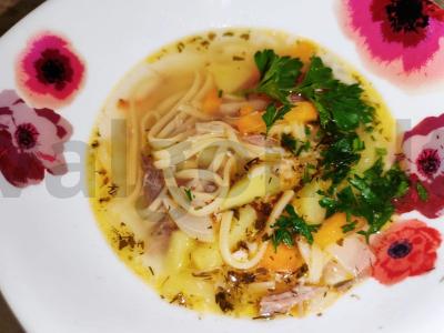 Sriuba su konservu ir kiaušinių makaronais pagrindine nuotrauka