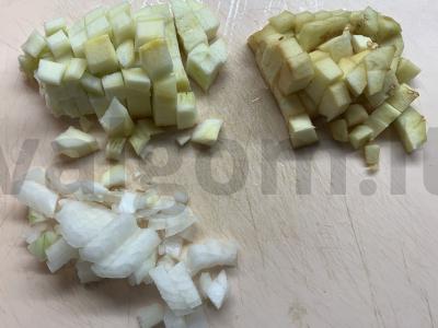 Daržovių troškinys su pomidorais ir bulvėmis vakarienei Žingsnis 2