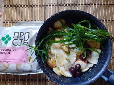 Vitaminų kompotas su obuoliais, erškėtuogėmis ir estragonu Žingsnis 2