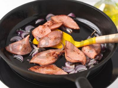 Kiaušinienė su svogūnais ir dešra Žingsnis 2