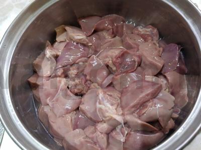 Vištienos kepenėlės, mirkytos piene Žingsnis 1