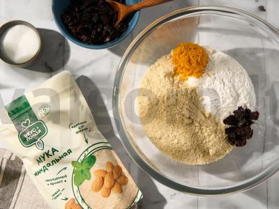 Migdoliniai amoretai su vyšniomis Žingsnis 1