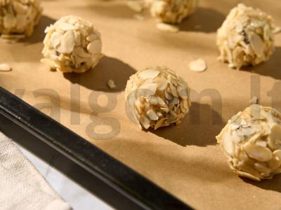 Migdoliniai amoretai su vyšniomis Žingsnis 5