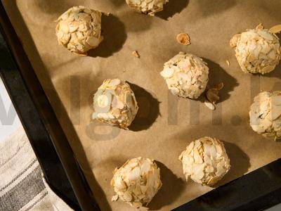 Migdoliniai amoretai su vyšniomis Žingsnis 6