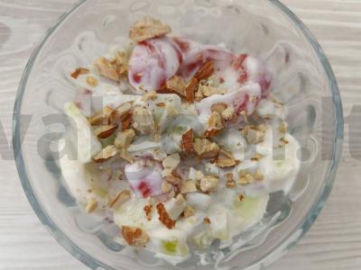Daržovių salotas su migdolais pagrindine nuotrauka