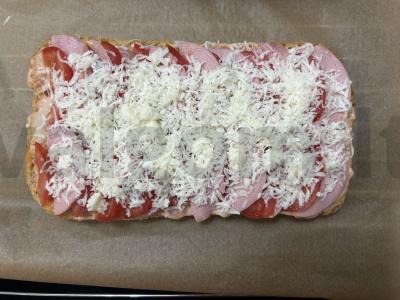 Pica su pomidorais ir doktorine dešra ant čiabatos Žingsnis 6