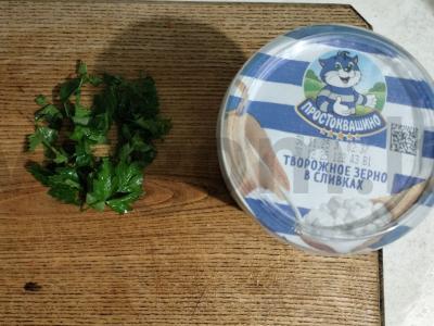 Lengva daržovių salotos su varškės grūdais Žingsnis 3