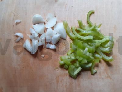 Kiaulienos steikas su pipirų mišiniu, daržovėmis ir žolelėmis Žingsnis 2