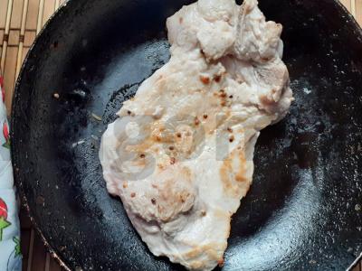 Kiaulienos steikas su pipirų mišiniu, daržovėmis ir žolelėmis Žingsnis 4