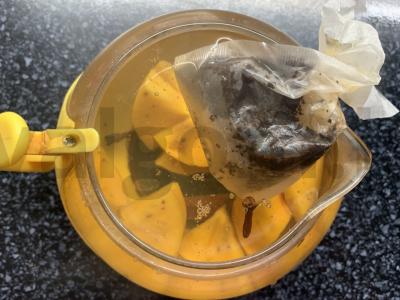 Juodasis arbata su persimonu Žingsnis 3