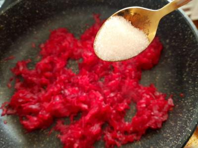 Borščas su troškintomis daržovėmis ir burokėlių sultimis Žingsnis 11