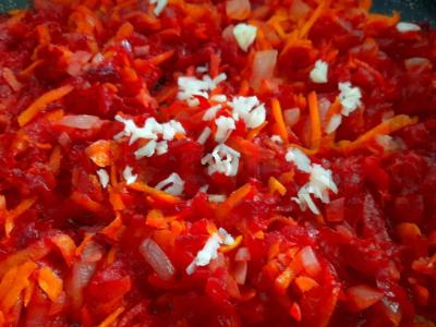 Borščas su troškintomis daržovėmis ir burokėlių sultimis Žingsnis 14