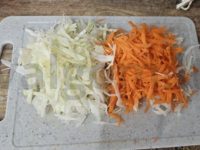 Naudingas daržovių salotas su sėklomis Žingsnis 1