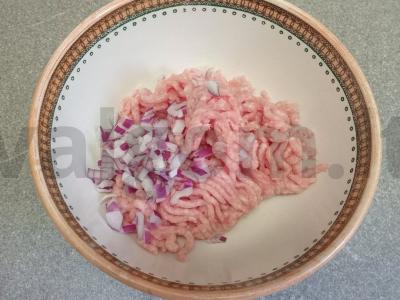 Čeburekai su kiaulienos faršu ir voveraitėmis Žingsnis 1