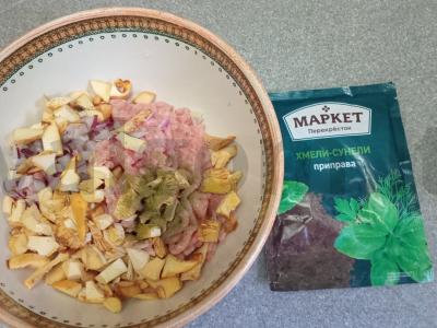 Čeburekai su kiaulienos faršu ir voveraitėmis Žingsnis 3