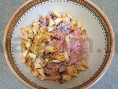 Čeburekai su kiaulienos faršu ir voveraitėmis Žingsnis 4