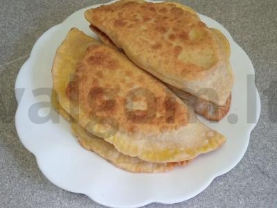 Čeburekai su kiaulienos faršu ir voveraitėmis pagrindine nuotrauka