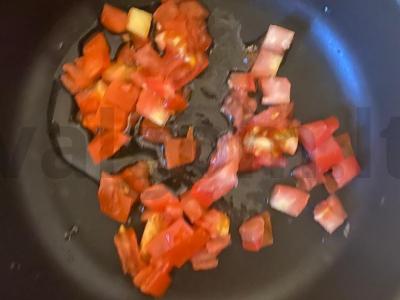 Kiaušinienė su pomidoru ir kukurūzais Žingsnis 2